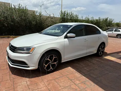 Volkswagen Jetta 2.0 usado (2017) color Blanco precio $210,000