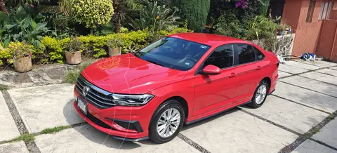 Volkswagen Jetta Comfortline usado (2019) color Rojo Tornado precio $260,000