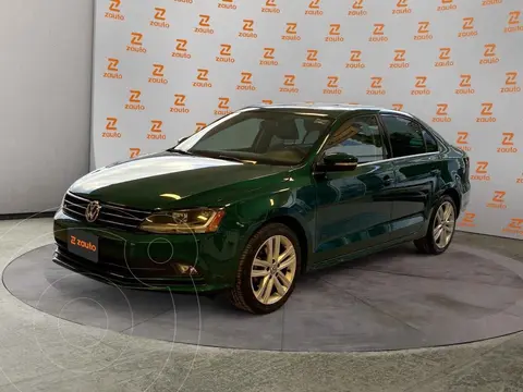 Volkswagen Jetta Sportline usado (2017) color Verde financiado en mensualidades(enganche $74,975 mensualidades desde $5,529)