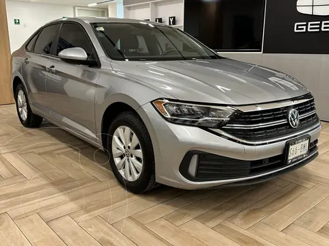 Volkswagen Jetta Comfortline usado (2024) color plateado precio $400,000