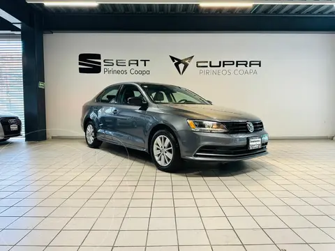 Volkswagen Jetta 2.0 Tiptronic usado (2018) color Gris Platino financiado en mensualidades(enganche $52,800 mensualidades desde $6,002)