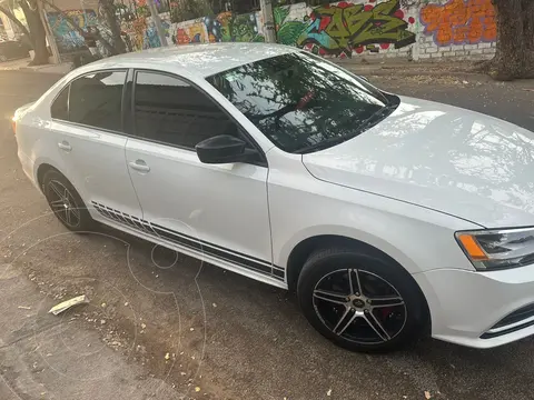 Volkswagen Jetta 2.0 Tiptronic usado (2018) color Blanco precio $230,000