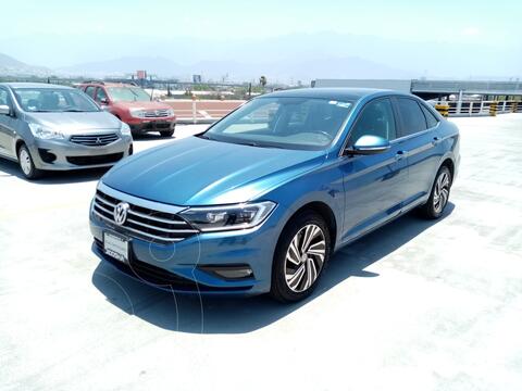 Volkswagen Jetta Highline usado (2019) color Azul financiado en mensualidades(enganche $100,000 mensualidades desde $9,850)