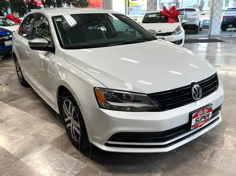 Volkswagen Jetta 2.0 usado (2016) color Blanco precio $247,000