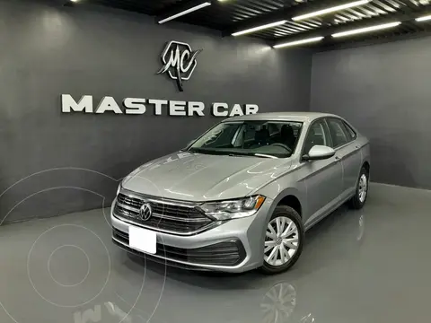Volkswagen Jetta Trendline usado (2022) color plateado precio $189,000