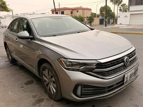 Volkswagen Jetta Comfortline usado (2023) color Gris precio $349,999