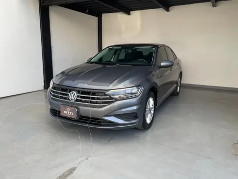 Volkswagen Jetta Comfortline usado (2019) color Gris precio $295,000