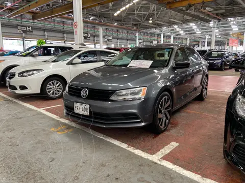 Volkswagen Jetta Live usado (2016) color Plata financiado en mensualidades(enganche $62,500 mensualidades desde $8,750)