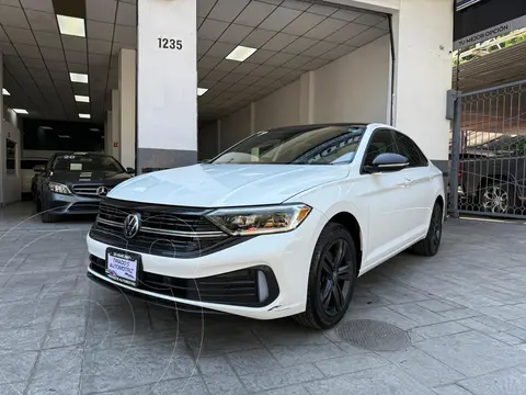 Volkswagen Jetta Sportline usado (2023) color Blanco precio $419,900