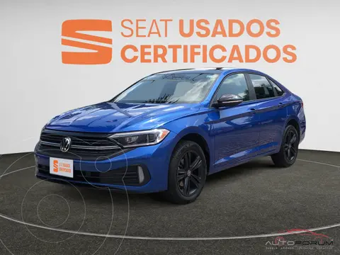 Volkswagen Jetta Sportline usado (2024) color AZUL RISING financiado en mensualidades(enganche $111,978 mensualidades desde $14,566)