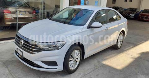 foto Volkswagen Jetta 4p Comfortline L4/1.4/T Aut usado (2019) color Plata precio $234,900