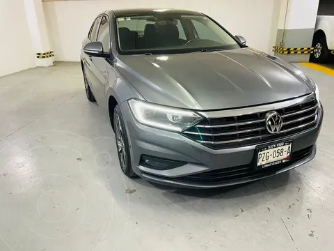 Volkswagen Jetta Comfortline usado (2019) color Gris Oscuro precio $389,000