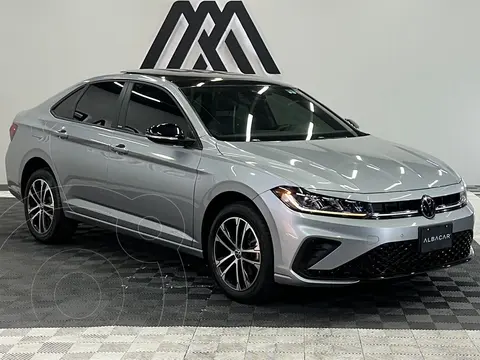 Volkswagen Jetta Sportline usado (2025) color plateado precio $469,999