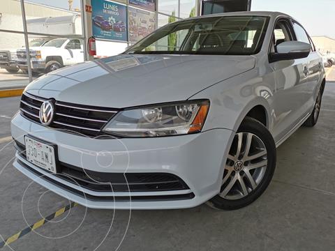 Volkswagen Jetta Comfortline usado (2017) color Blanco financiado en mensualidades(enganche $84,000 mensualidades desde $6,100)