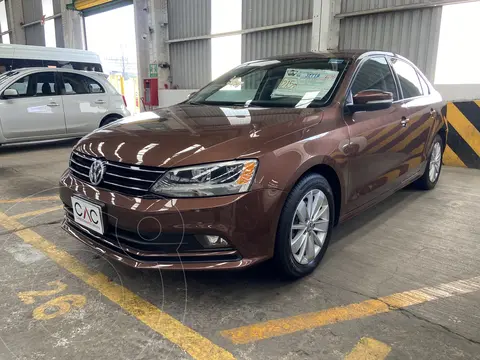 Volkswagen Jetta Comfortline usado (2016) color Marron financiado en mensualidades(enganche $64,500 mensualidades desde $5,744)