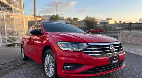 Volkswagen Jetta Comfortline usado (2019) color Rojo Tornado precio $258,000