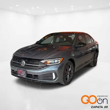 Volkswagen Jetta Sportline usado (2023) color VWA   GRIS PLATINO precio $399,000