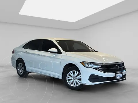 Volkswagen Jetta Trendline usado (2023) color Blanco financiado en mensualidades(enganche $93,740 mensualidades desde $8,547)