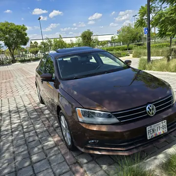 Volkswagen Jetta Comfortline Tiptronic usado (2016) color Marron precio $204,900