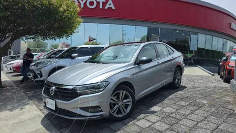 Volkswagen Jetta R-Line usado (2021) color Plata financiado en mensualidades(enganche $93,794 mensualidades desde $9,981)