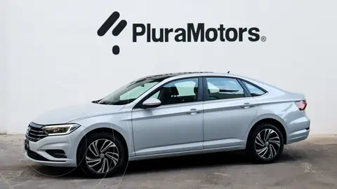 Volkswagen Jetta Highline Tiptronic usado (2019) color plateado precio $329,000