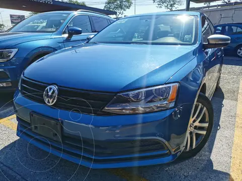 Volkswagen Jetta Live usado (2016) color Azul precio $250,000