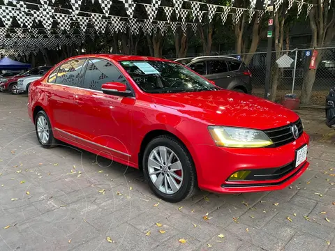 Volkswagen Jetta Comfortline usado (2018) color Rojo precio $255,000