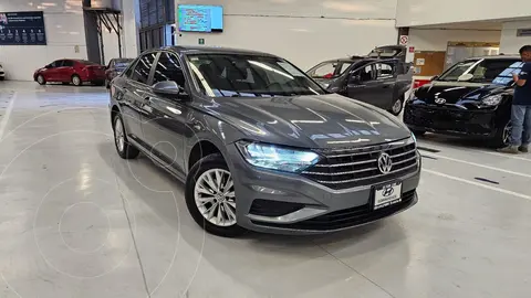 Volkswagen Jetta Comfortline usado (2019) color Gris precio $294,900