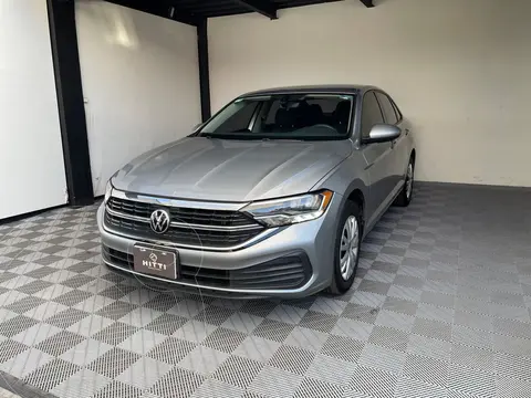 Volkswagen Jetta Comfortline usado (2023) color plateado precio $368,000