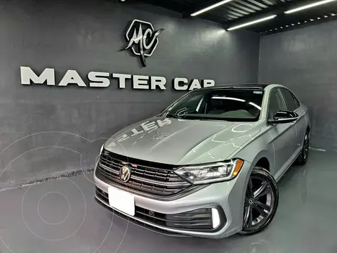 Volkswagen Jetta Sportline usado (2024) color plateado precio $435,000