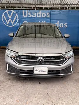 Volkswagen Jetta Comfortline usado (2023) color Plata precio $377,999