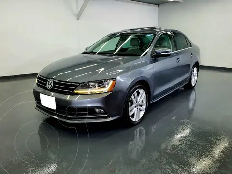 Volkswagen Jetta Sportline usado (2017) color Gris Platino precio $245,000