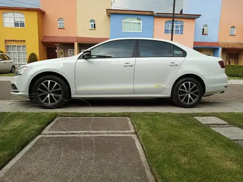 Volkswagen Jetta Fest usado (2017) color Blanco precio $180,000