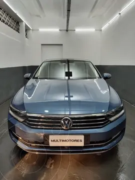 Volkswagen Passat 2.0 TSi Highline DSG usado (2018) color Celeste precio u$s31.000