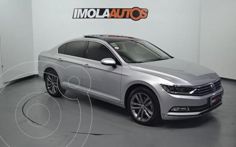 Volkswagen Passat 2.0 TSi Highline DSG usado (2017) color Plata precio $5.300.000