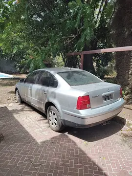 Volkswagen Passat 1.8 usado (1999) color Gris precio $1.150.000