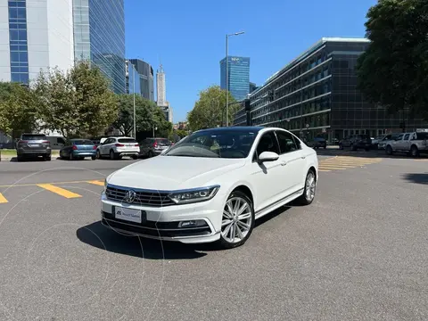 Volkswagen Passat 2.0 TSi R-Line DSG usado (2019) color Blanco precio u$s27.900