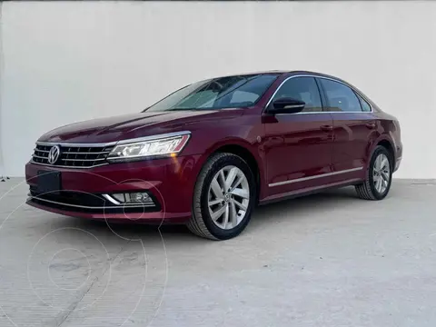 Volkswagen Passat Tiptronic Highline usado (2018) color Vino Tinto precio $280,000