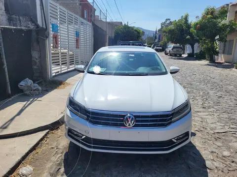 Volkswagen Passat 1.8L Turbo usado (2016) color Blanco precio $195,000