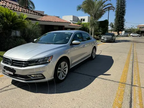 Volkswagen Passat DSG V6 usado (2018) color Plata precio $335,000