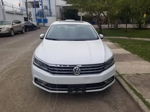 Volkswagen Passat DSG V6 usado (2018) color Blanco financiado en mensualidades(enganche $76,000 mensualidades desde $8,765)