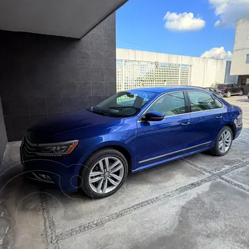 Volkswagen Passat DSG V6 usado (2017) color Azul precio $230,000