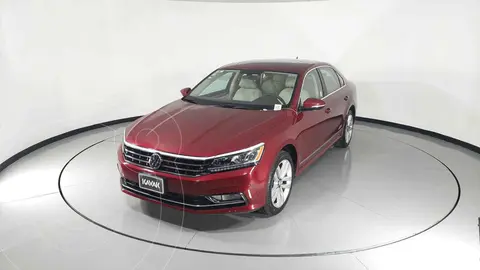 Volkswagen Passat GLX VR6 Aut usado (2017) color Beige precio $361,999