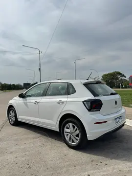 Volkswagen Polo 5P 1.6L Comfortline usado (2024) color Blanco Cristal financiado en cuotas(anticipo $3.330.000)