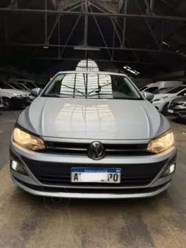 Volkswagen Polo 5P Highline usado (2020) color Gris Platinium financiado en cuotas(anticipo $5.500.000)