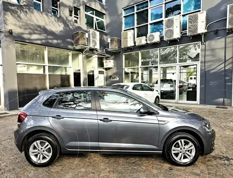 Volkswagen Polo 5P Comfortline usado (2018) color Gris precio $19.498.000