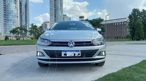 Volkswagen Polo 5P Comfortline usado (2021) color Gris Platinium financiado en cuotas(anticipo $4.000.000)