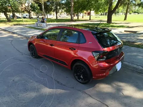 Volkswagen Polo 5P Trendline usado (2023) color Rojo financiado en cuotas(anticipo $2.500.000 cuotas desde $250.000)