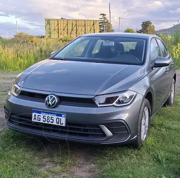 Volkswagen Polo 5P 1.6L Comfortline usado (2024) color Gris Platino financiado en cuotas(anticipo $5.000.000)