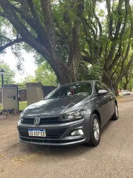 Volkswagen Polo 5P Comfortline usado (2019) color Gris financiado en cuotas(anticipo $1.600.000 cuotas desde $225.000)